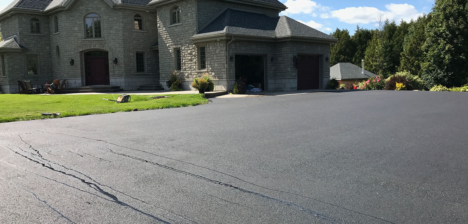 Asphalte JRL Paving residential driveway and parking
